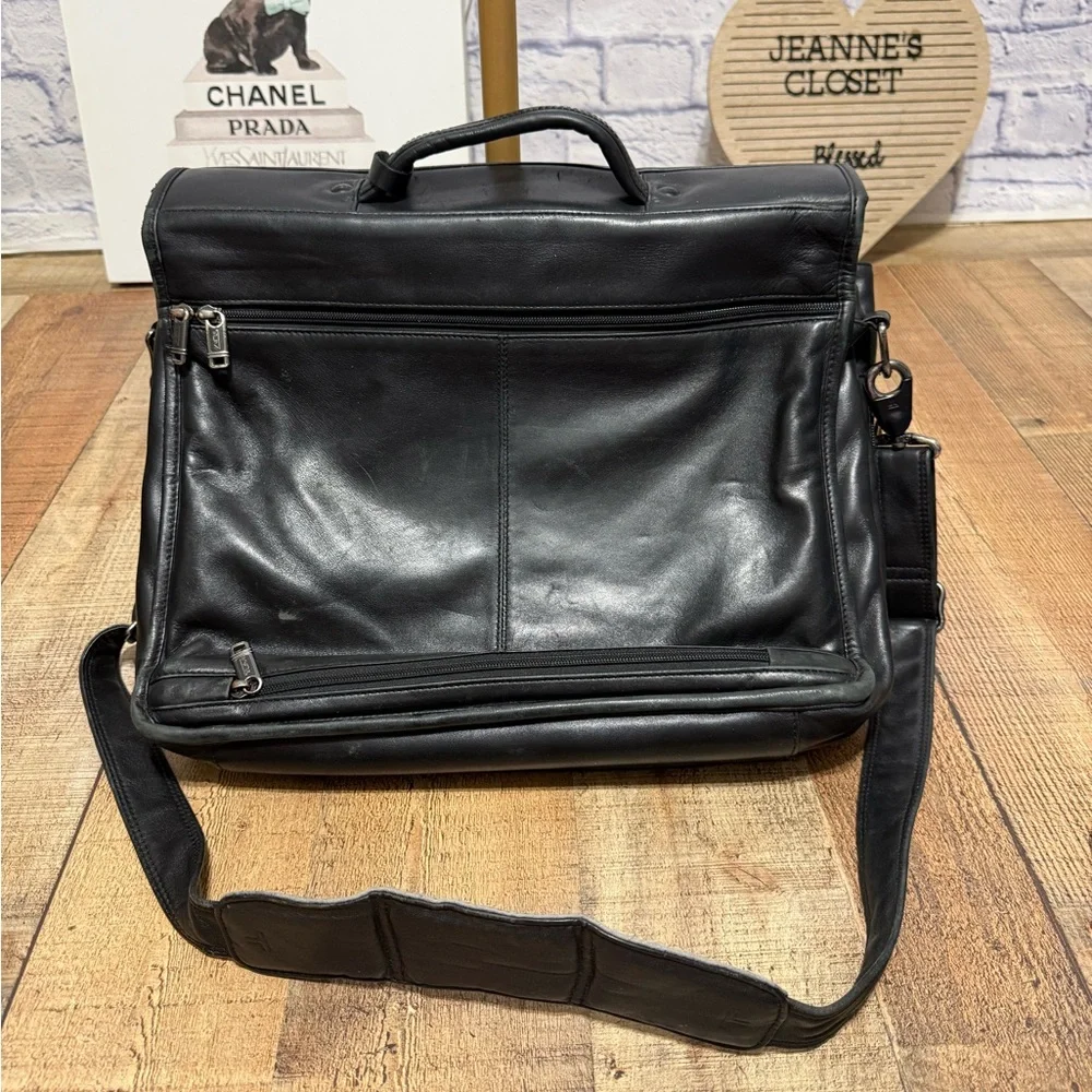TUMI Alpha Nappa Leather Flap Expandable Briefcase Black Messenger Bag Has Flaws